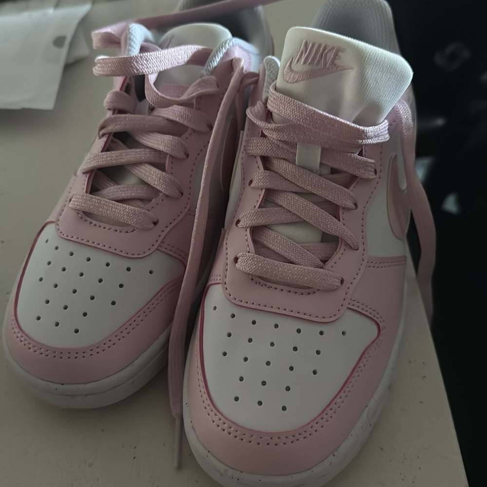 Nike is 4 y brand new